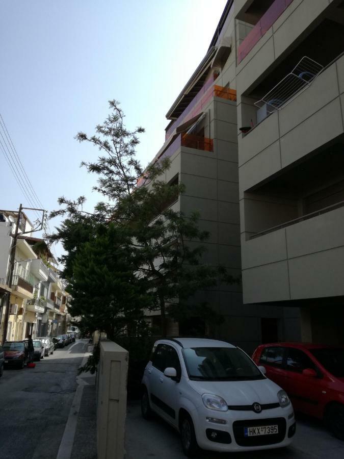 Spacious And Modern Downtown Apartment 이라클리온 외부 사진